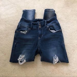 Wallflower Distressed Jean Capris